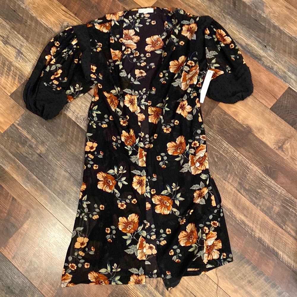 NWOT floral kimono size small